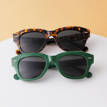 Load image into Gallery viewer, WHO CUTIE Vintage Square Frame Women&#39;s Sunglasses